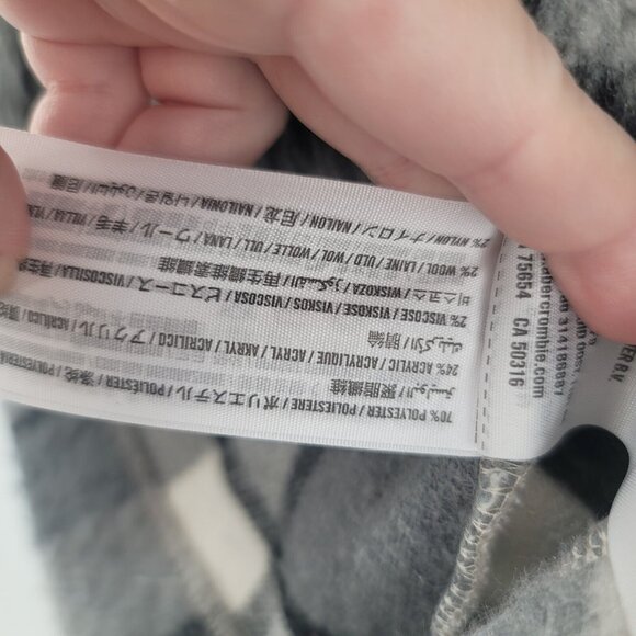 Abercrombie & Fitch Sweater Gray Plaid Wool-blend Trendy Fuzzy Women's Size XS - Picture 4 of 6